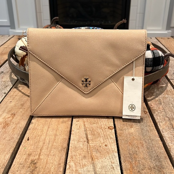 Tory Burch Handbags - NWT TORY BURCH Envelope Cluth